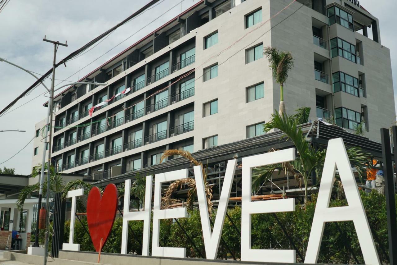 Hevea Hotel & Resort Angeles Exterior photo